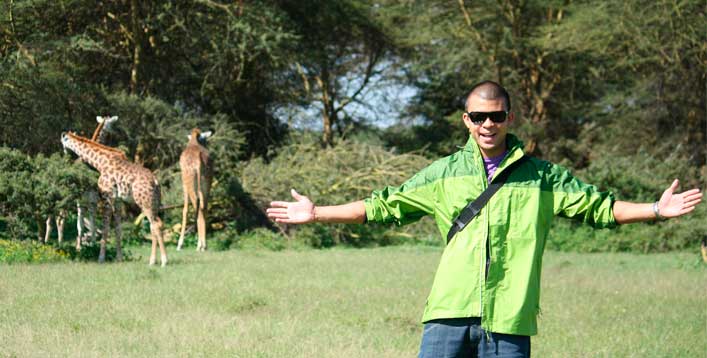 turista girafa quenia