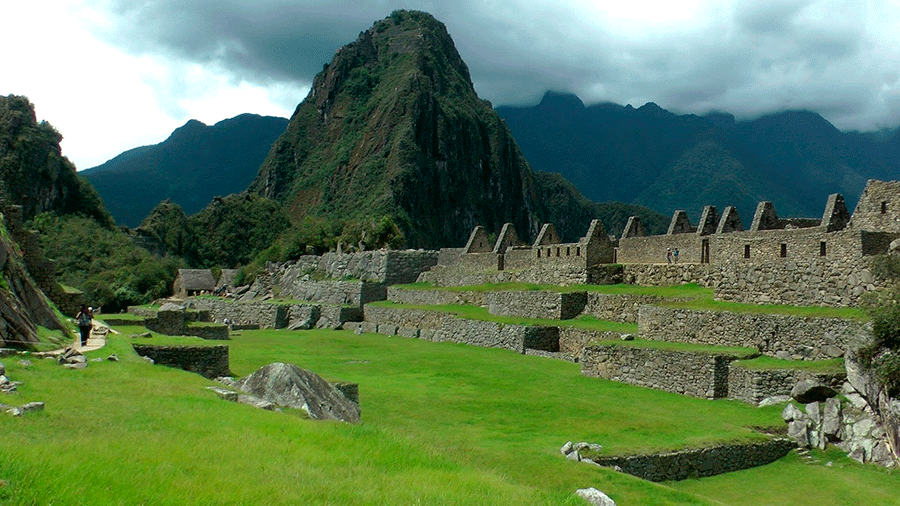 Huayna Picchu sendo fotografado da cidade de Machu Picchu