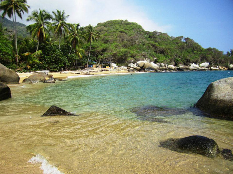 Praias de águas cristalinas no Parque Tayrona