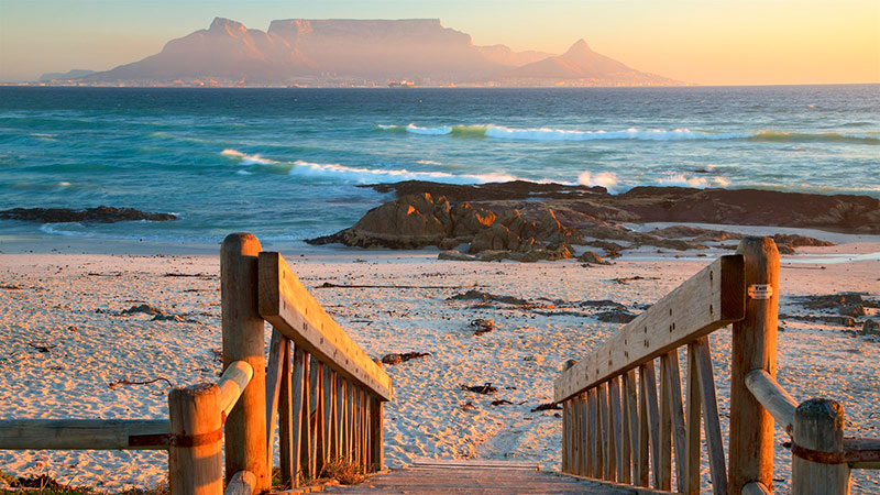 praias de Cape Town: Uma praia com águas limpas, azuis, cristalinas