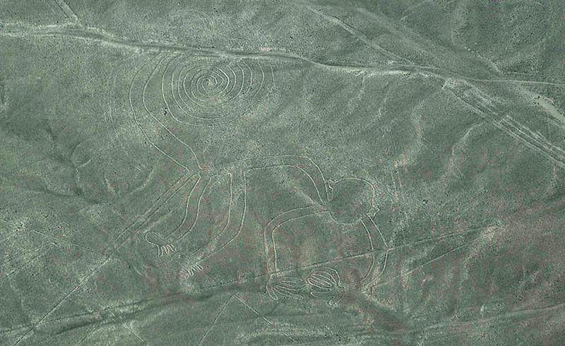 Linhas de Nazca, desenhos imensos em meio ao deserto