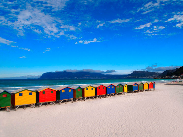 Muizenberg: Uma das praias de Cape Town que marcam pela beleza natural misturada com a intervenção do homem, tudo em perfeita harmonia