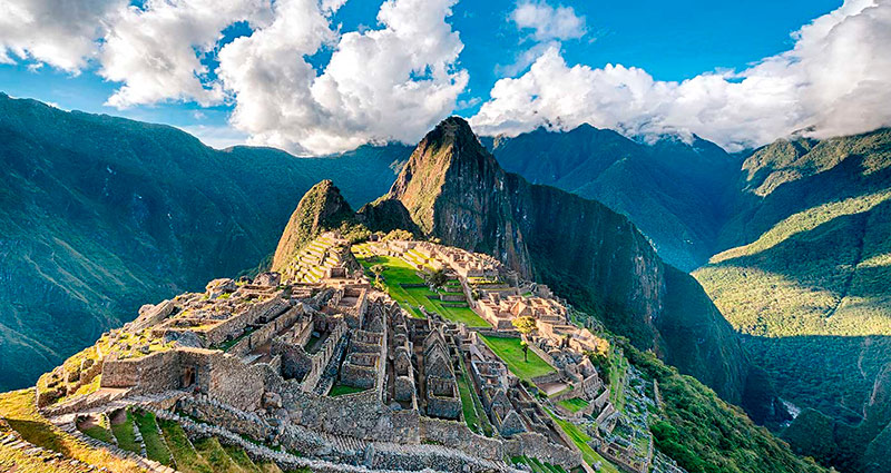 Um pacote de viagem para Machu Picchu inclui ingressos e transporte