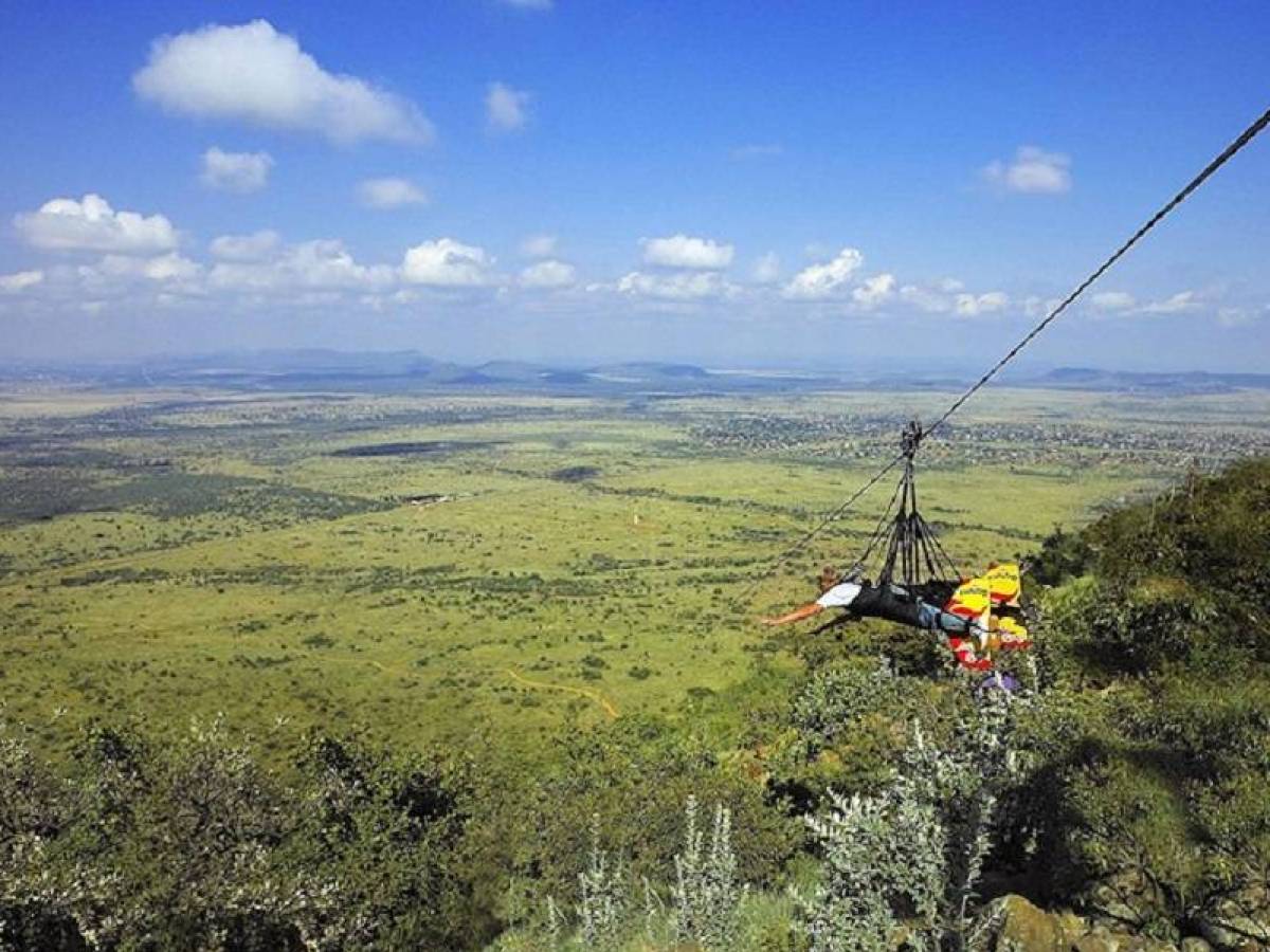 tirolesa no parque nacional em Sun City