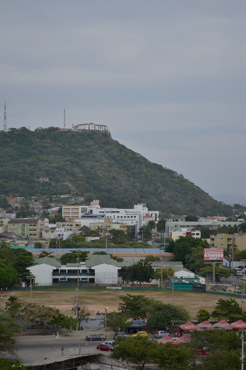 O Castelo de San Felipe Barajas oferece uma bela vista de todo entorno, como é o caso do convento de la popa