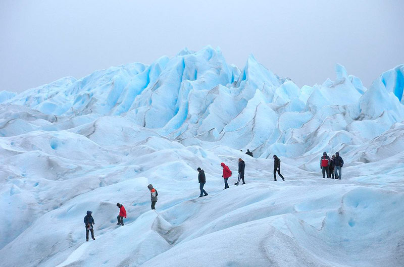 Mini trekking em Perito Moreno: Os grupos percorrem a superfície da geleira e conhecem sobre suas formações