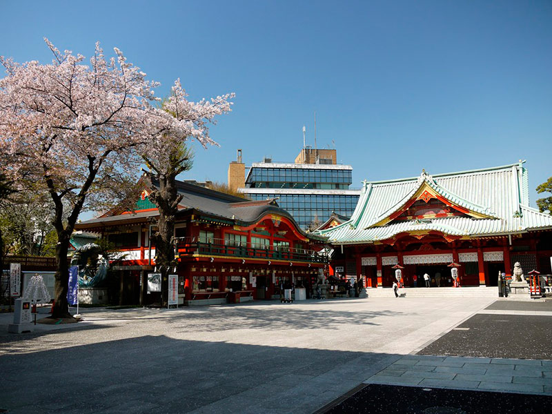 Roteiro de viagem para o Japão: muitos templos em meio às modernas construções