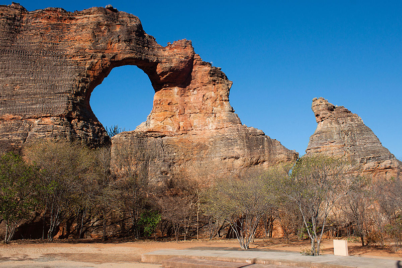 A serra da capivara oferece uma experiência única com sua paisagem natural surpreendente