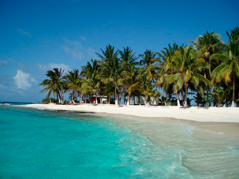 No caribe colombiano, San Andres possui águas cristalinas, azuladas e quentes.