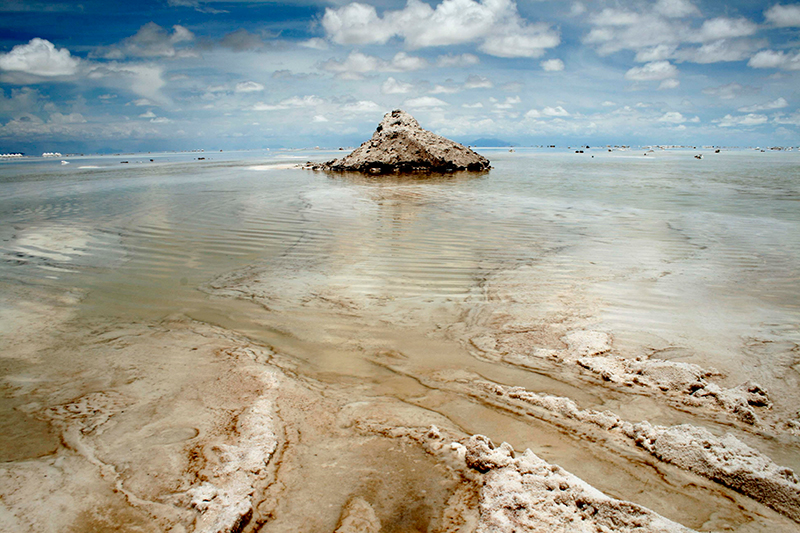 Salar de Uyuni: Uma formação de placas de sal oriundas da formação geológica da cordilheira dos andes