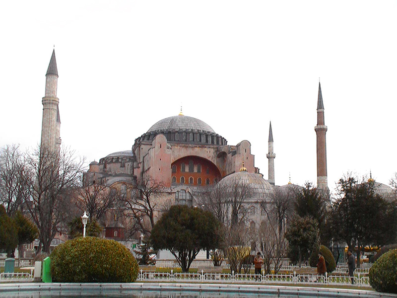 Turismo na Europa: A basílica de Santa Sofia é um ponto importante na história da Turquia