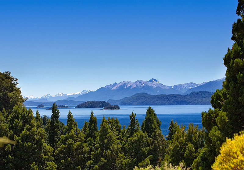 A travessia dos lagos andinos nada mais é um passeio pelos belíssimos lagos da região norte do Chile e sul da Argentina
