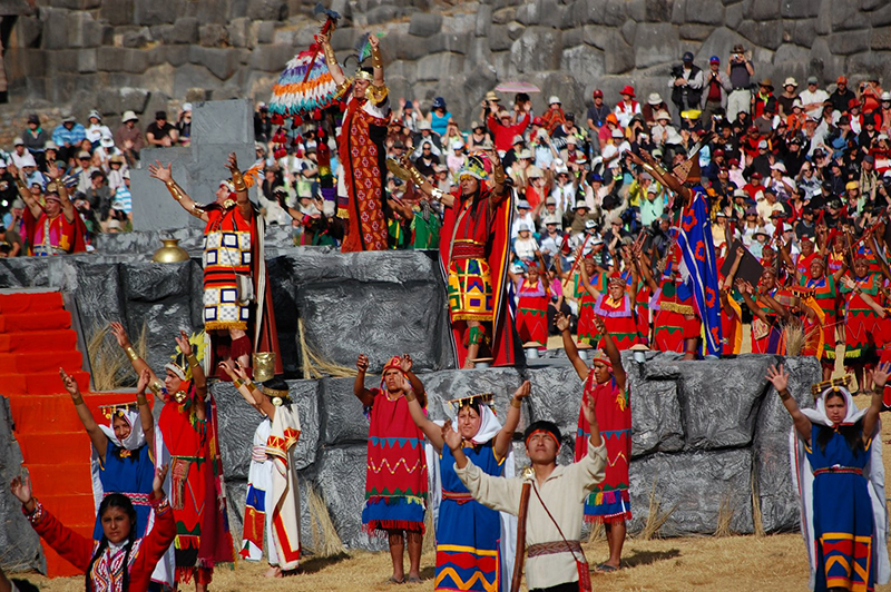 Cultura do Peru: Muitas festas folclóricas e comemorativas podem ser presenciadas o ano todo