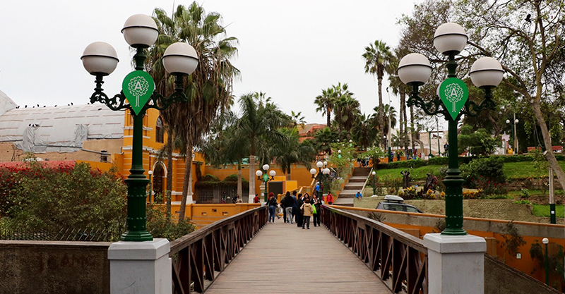 Passeios em Lima:Para os enamorados, passear pela ponte dos suspiros pode ser um turismo romãntico