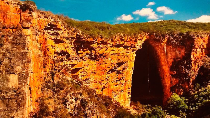 passeios na Chapada Diamantina: A gruta dos brejões surpreende pelas suas dimensões