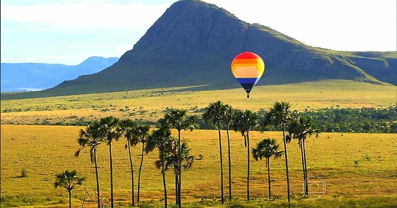 passeios na Chapada dos Veadeiros: Conhecer a chapada de um balão é um passeio maravilhoso