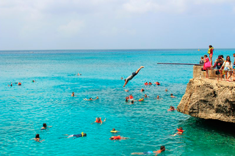 Praias do Caribe: Apreciar a vida marinha em West View é um passeio incrível