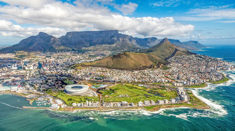 Pontos Turísticos de Cape Town: A table mountais é uma enorme montanha cartão postal da cidade