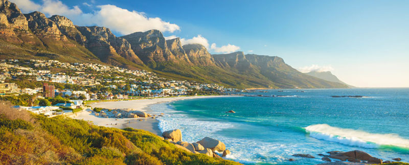 Praias da África do Sul: E camps bay o turista encontra uma estrutura maravilhosa
