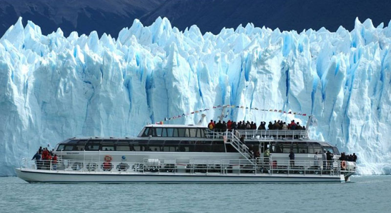 Conhecer o glaciar perito moreno navegando pode ser um passeio incrivel