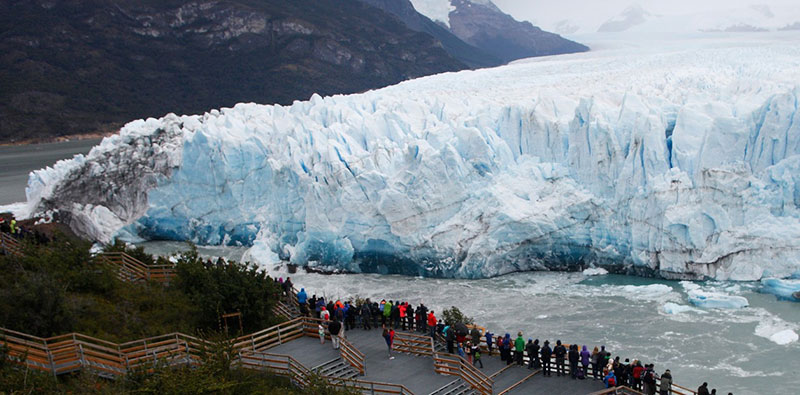 COnhecer o glaciar Perito Moreno pelas passarelas é bem tranquilo e acessível