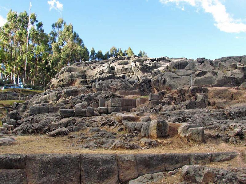 Sítios arqueológicos do Peru: Qenqo pode ser visitada com um guia turístico