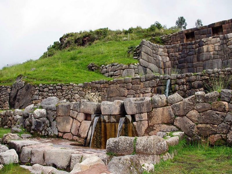 Sítios arqueológicos do Peru: tambomachay é lindo, com cascadas e aquedutos