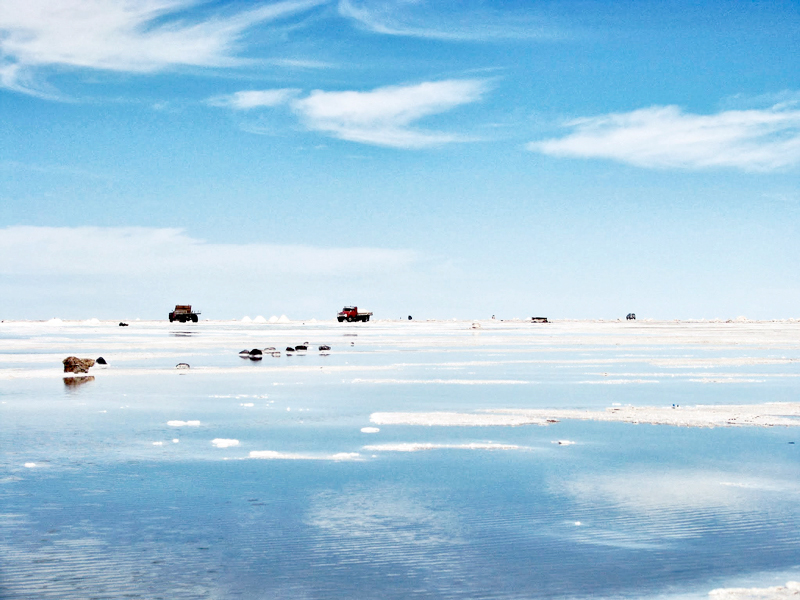 O salar de uyuni possui uma paisagem incrível