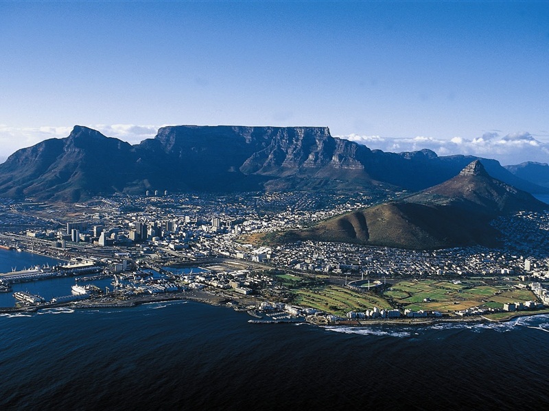 Table mountain é o pontos turístico de cape town mais conhecido