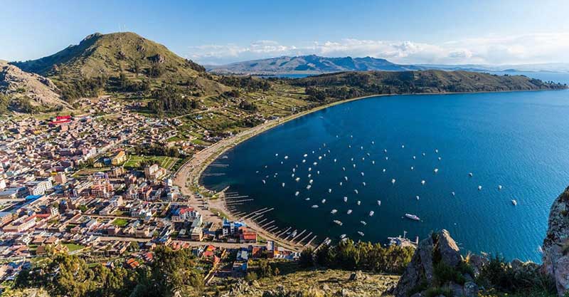 O Lago Titicaca é um incrível lago navegável