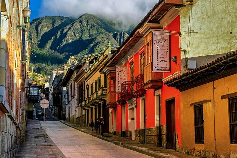 O Bairro de La candelária abrig diversos prédios importantes