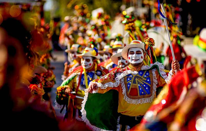 Barranquilla tem um carnaval animado e colorido
