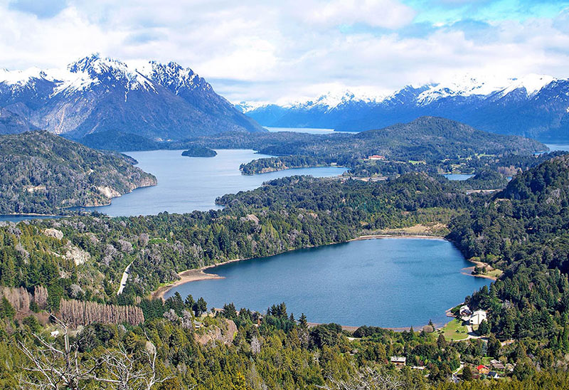 Lagos andinos completam a paisagem em um roteiro sensacional