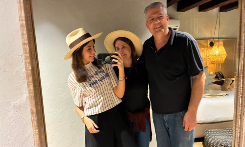Camila, Elisa e Carlos